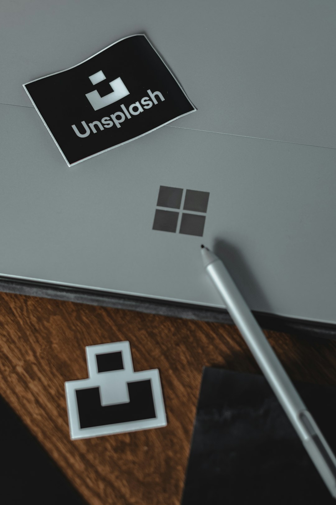 What Are Blue Arrows on Icons and How to Get Rid of Them?